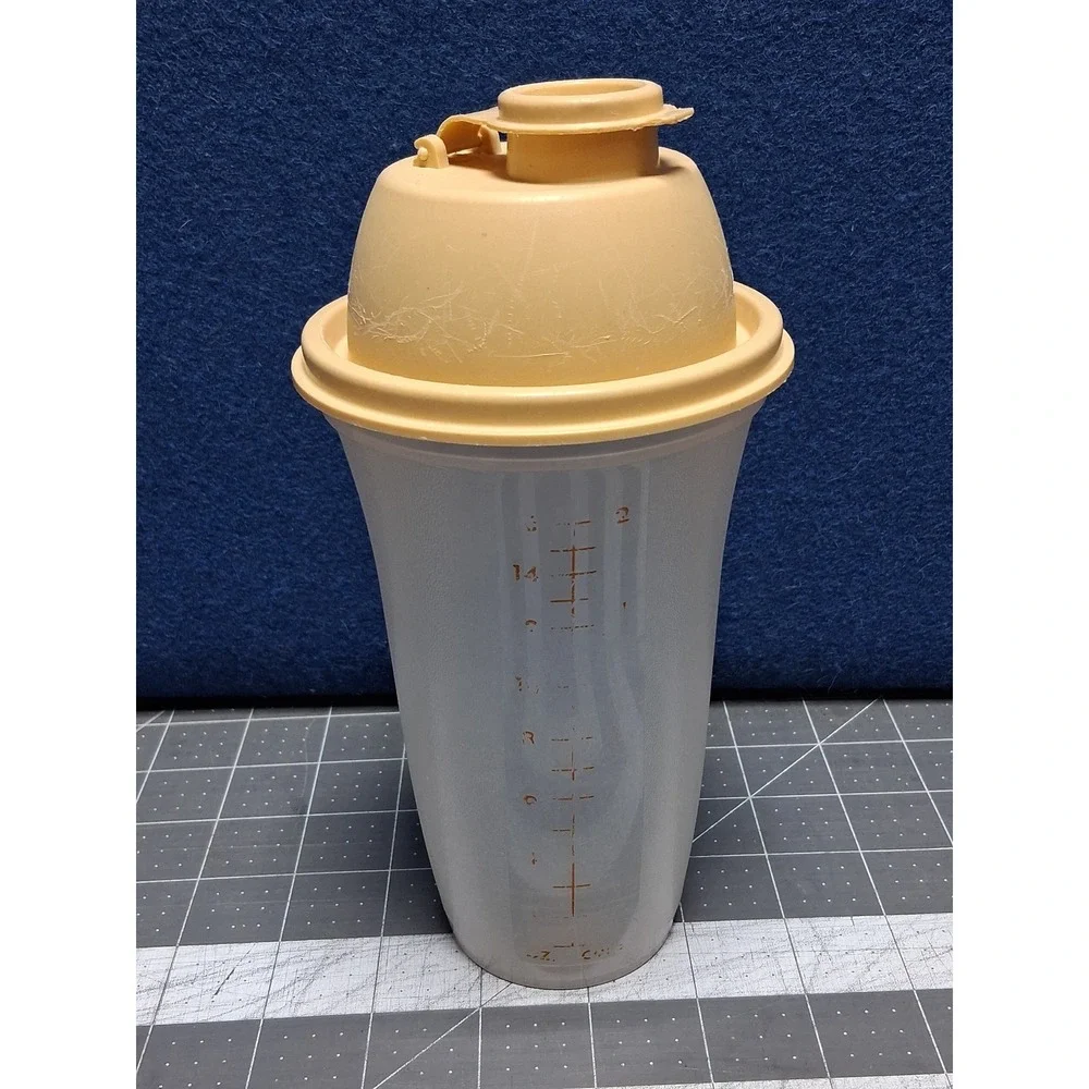 Tupperware‎ Quick Shake Container Yellow 844 28 16oz Bottle Missing Stirrer